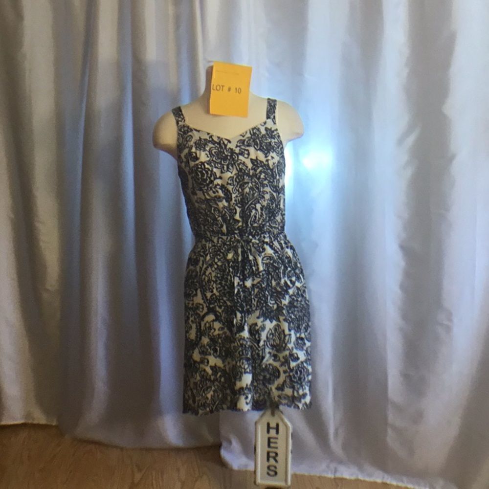 Lightweight summer dress with belted waist small
